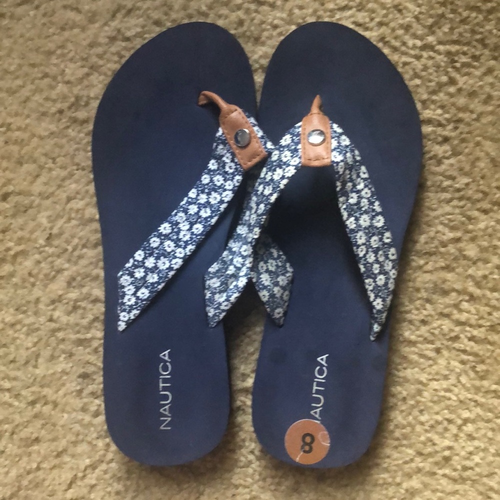 Nautica Blue 💙 & White 🤍 flip flops